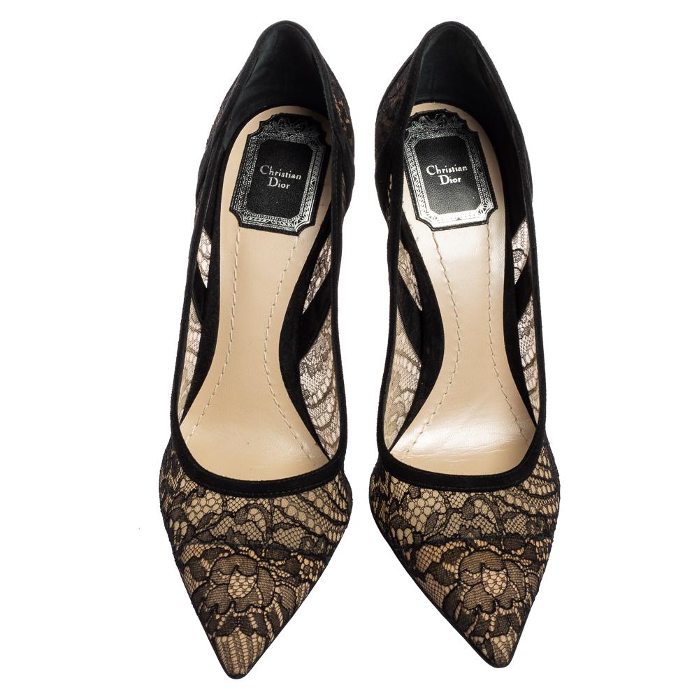 The beautiful net detailing of this pair of Dior pumps exemplify the brand's intricate and exquisite craftsmanship. Sleek and sharp, the suede shoe rests on a durable leather sole and 10.5 cm heel.

