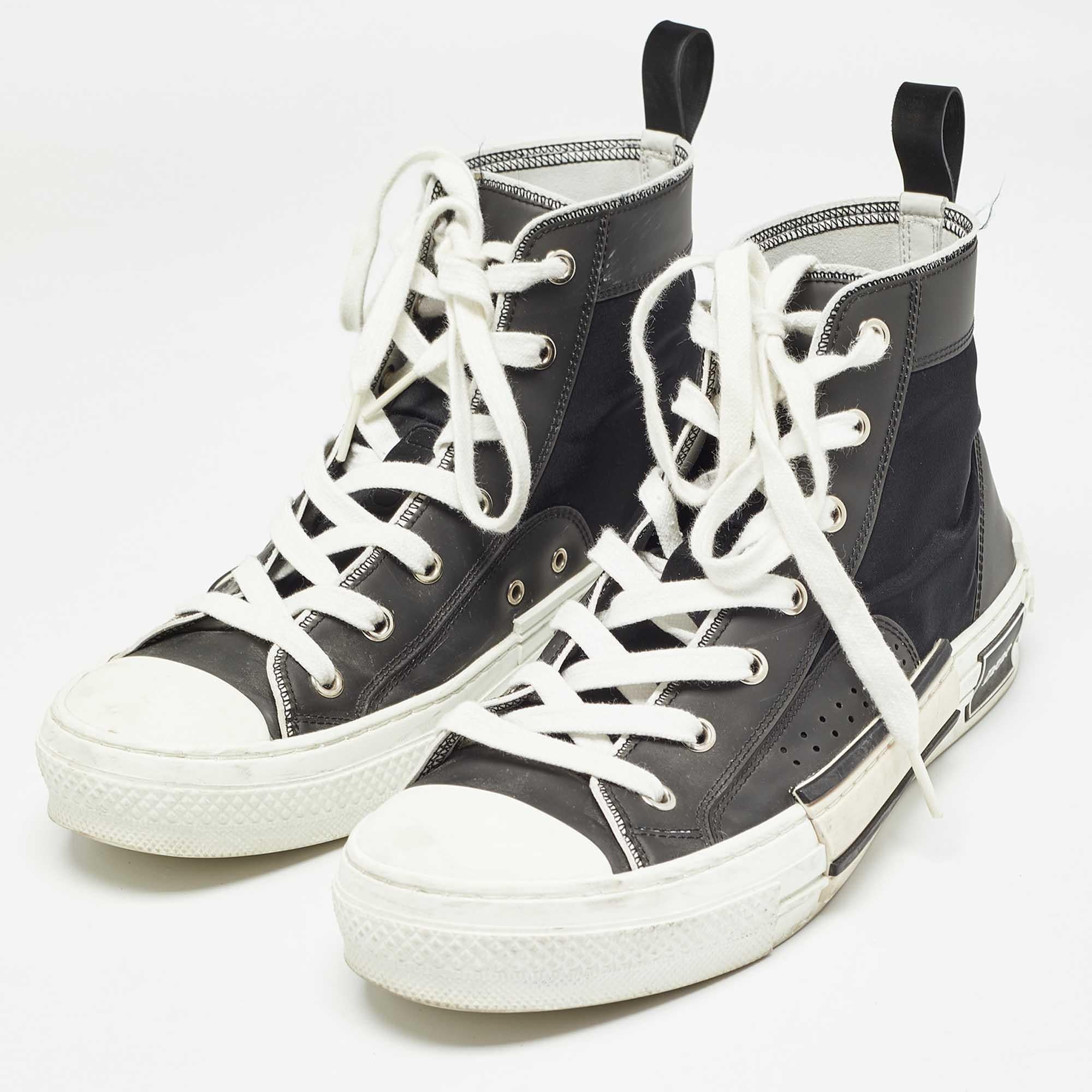 Elevate your footwear game with these Dior sneakers. Combining high-end aesthetics and unmatched comfort, these sneakers are a symbol of modern luxury and impeccable taste.