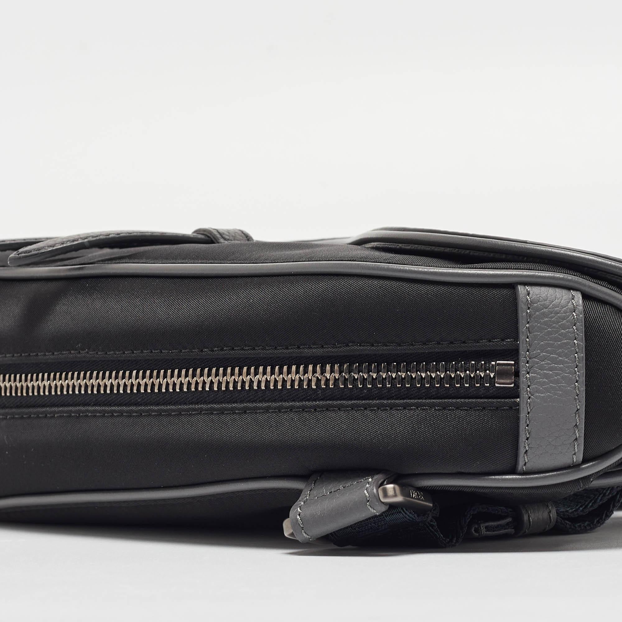 Dior Schwarze Umhängetasche aus Nylon und Leder mit Sattel im Angebot 9