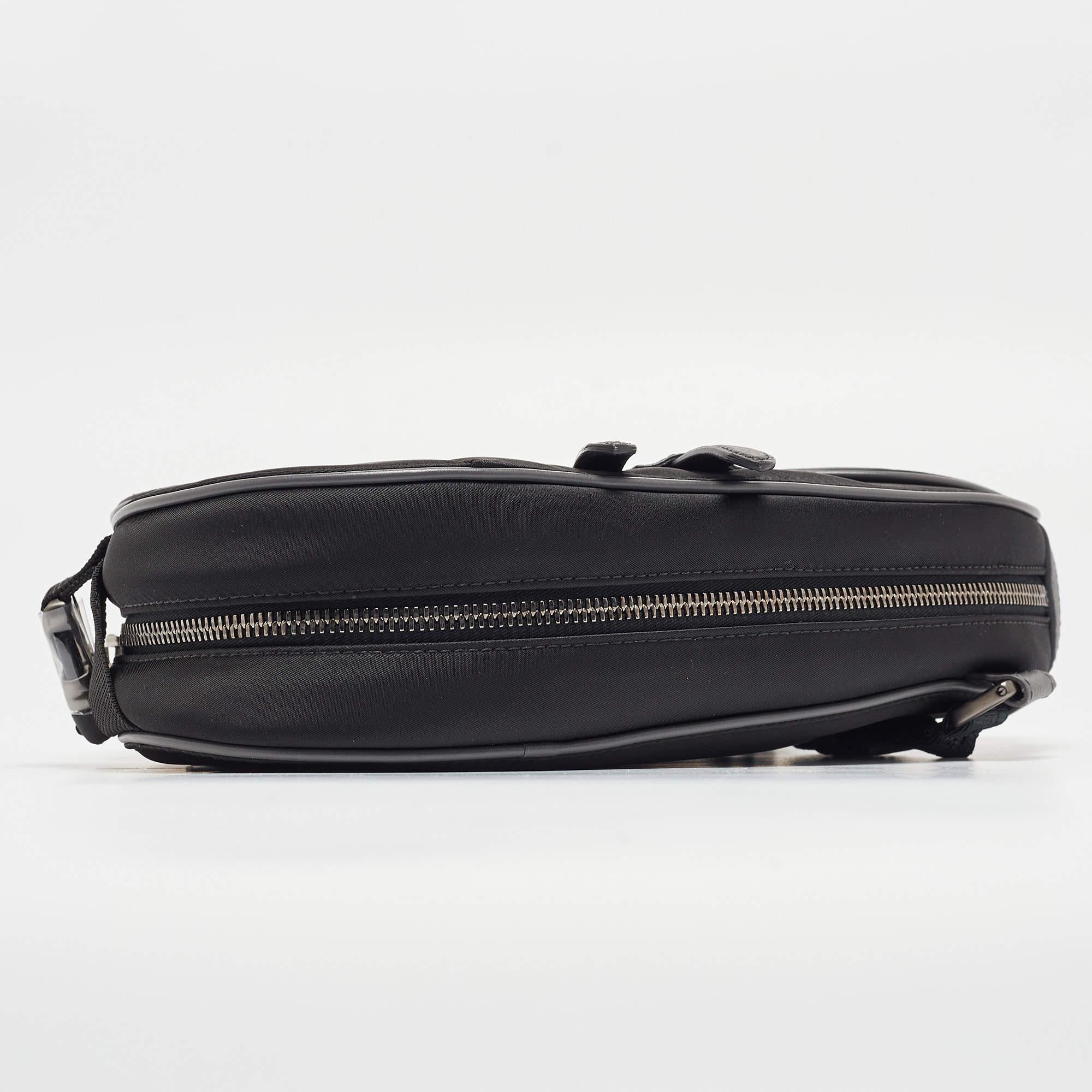 Dior Schwarze Umhängetasche aus Nylon und Leder mit Sattel im Angebot 1