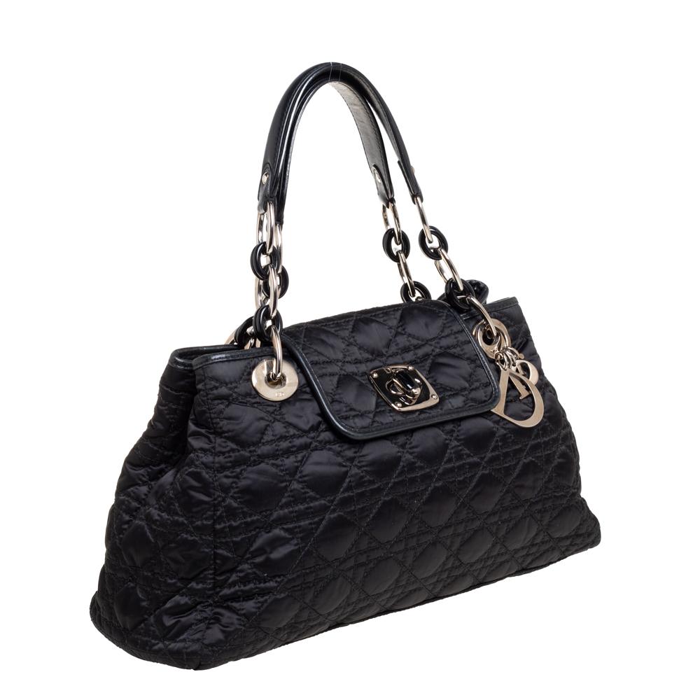 Dior Schwarz Nylon Cannage Gesteppt Charming Lock Flap Umhängetasche im Zustand „Gut“ in Dubai, Al Qouz 2