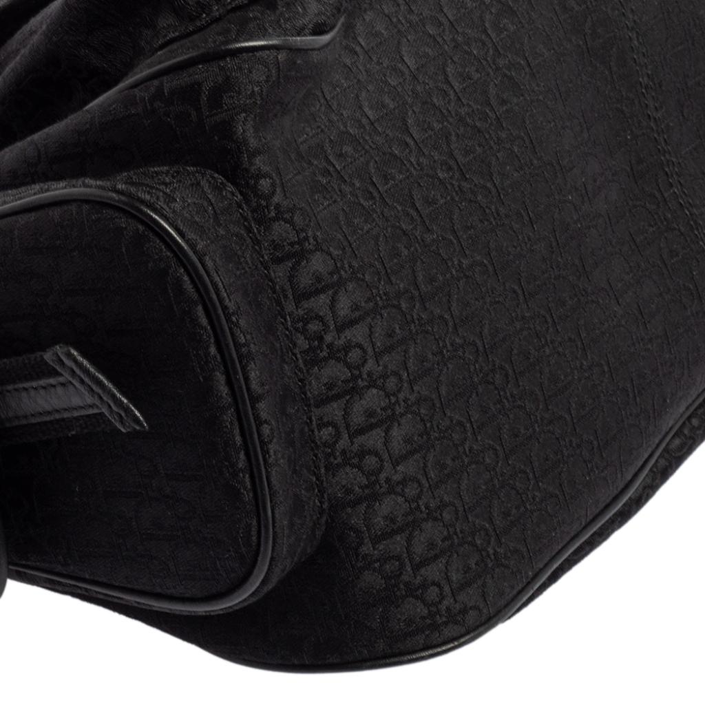 Schwarze Dior-Tragetasche aus Segeltuch und Leder, Street Chic 8