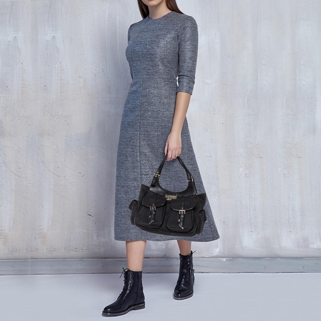 Schwarze Dior-Tragetasche aus Segeltuch und Leder, Street Chic im Zustand „Gut“ in Dubai, Al Qouz 2