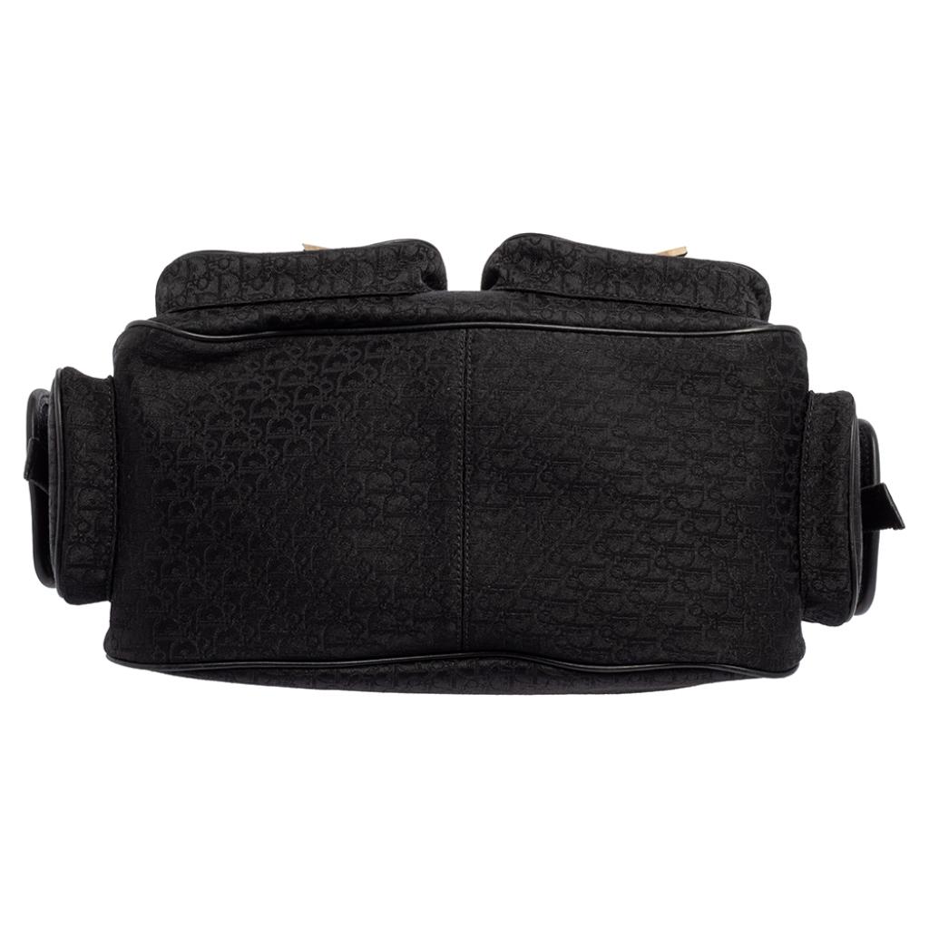 Schwarze Dior-Tragetasche aus Segeltuch und Leder, Street Chic 1