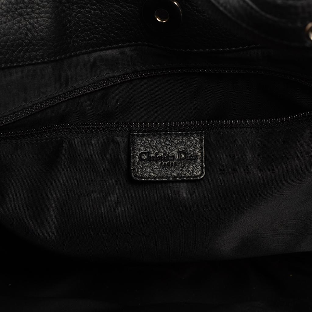 Schwarze Dior-Tragetasche aus Segeltuch und Leder, Street Chic 2