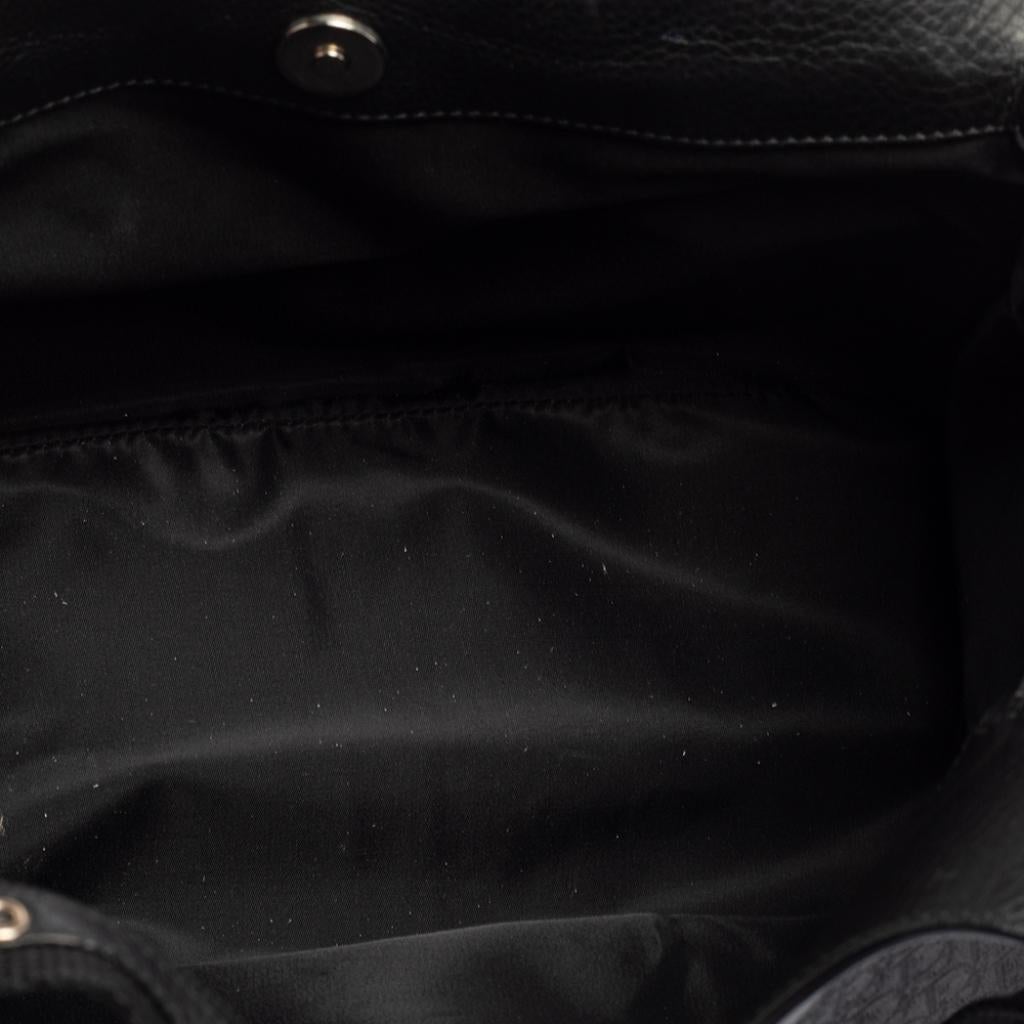 Schwarze Dior-Tragetasche aus Segeltuch und Leder, Street Chic 5