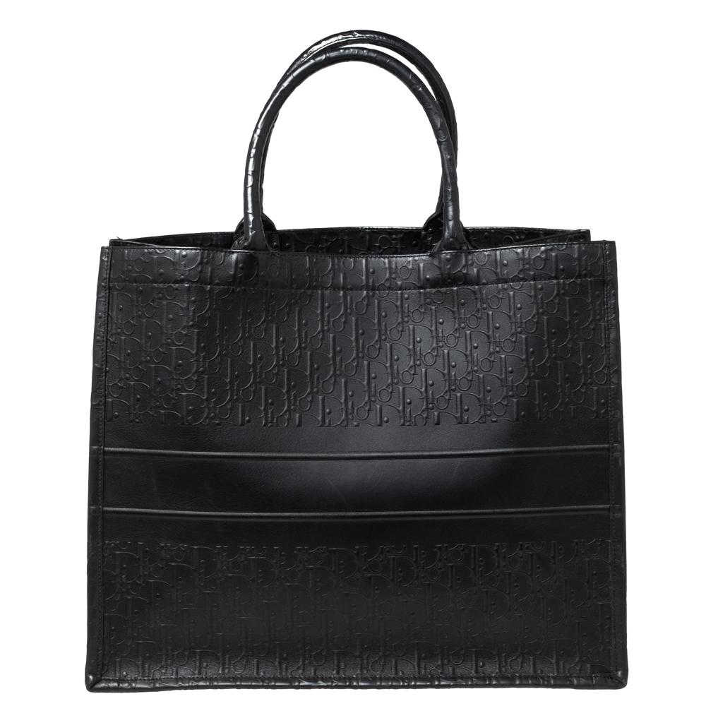 Designed by Maria Grazia Chiuri, the Dior Book Tote is a travel accessory for people with style. The bag here is crafted using leather into a beautiful structure and covered in Oblique embossing. Two handles, the 'Christian Dior' signature, and a