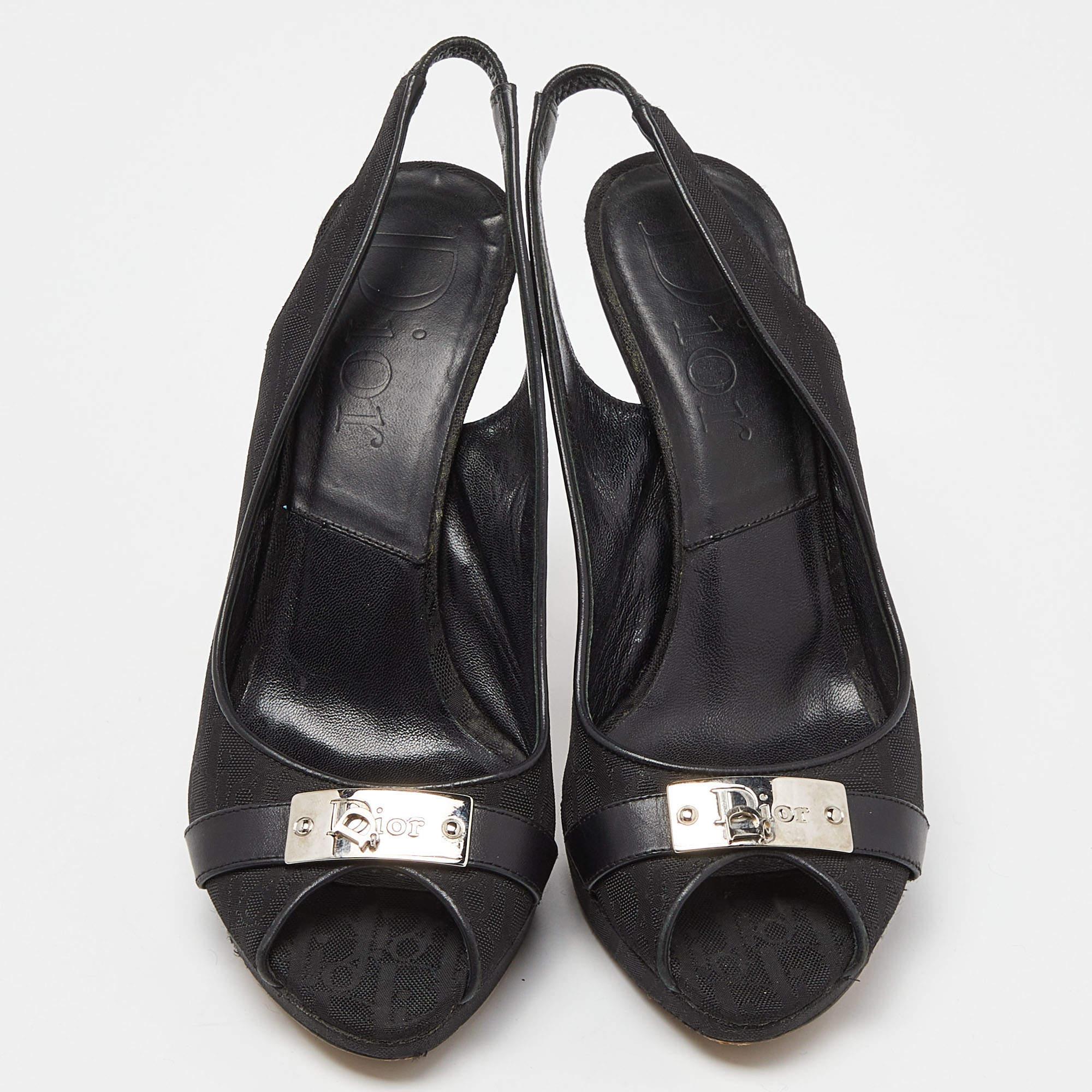Dior Negro Tejido oblicuo Punta abierta Plataforma Slingback Bombas Tamaño 36 en Bueno estado para la venta en Dubai, Al Qouz 2