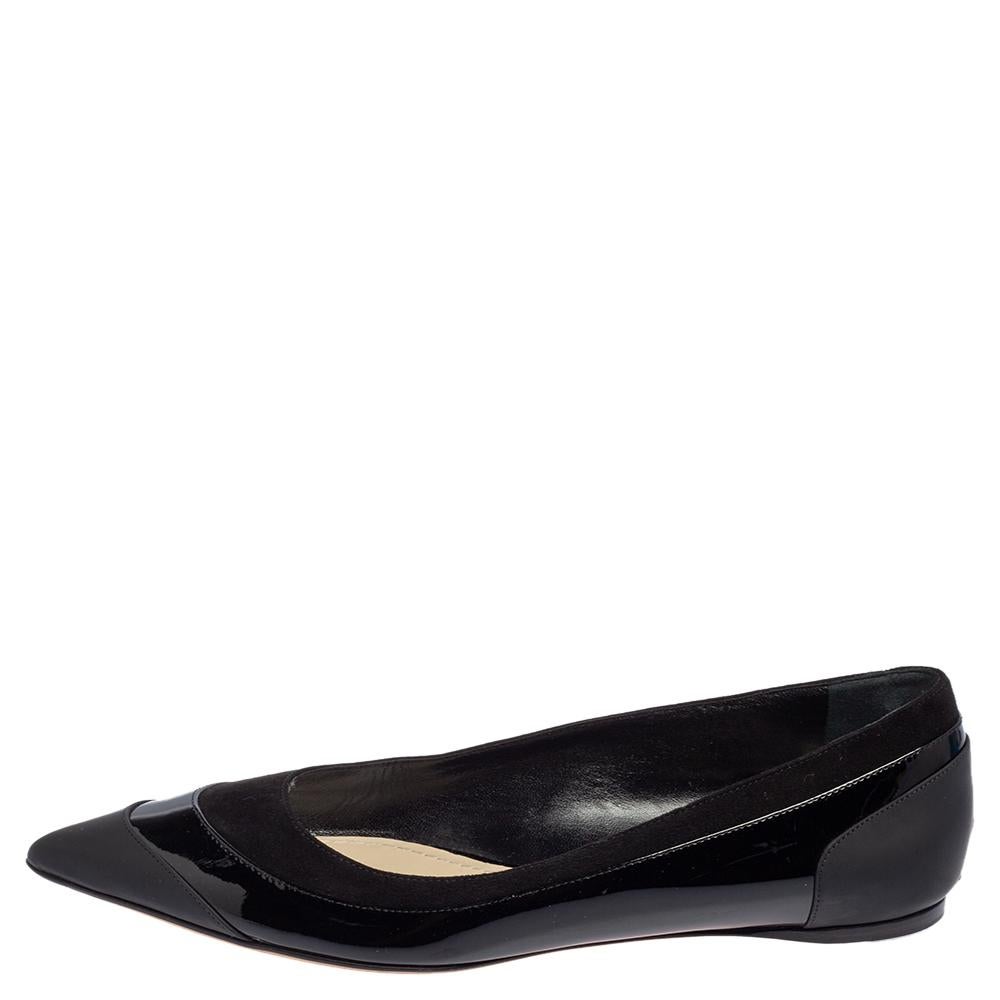 Minimalistisch und doch modisch - diese Dior-Ballettschuhe sind perfekt:: um einen Hauch von Eleganz zu verbreiten. Die aus Lack und Leder gefertigten Flats sind spitz zulaufend und in Schwarz gehalten. 

Enthält: Original Staubsaugerbeutel