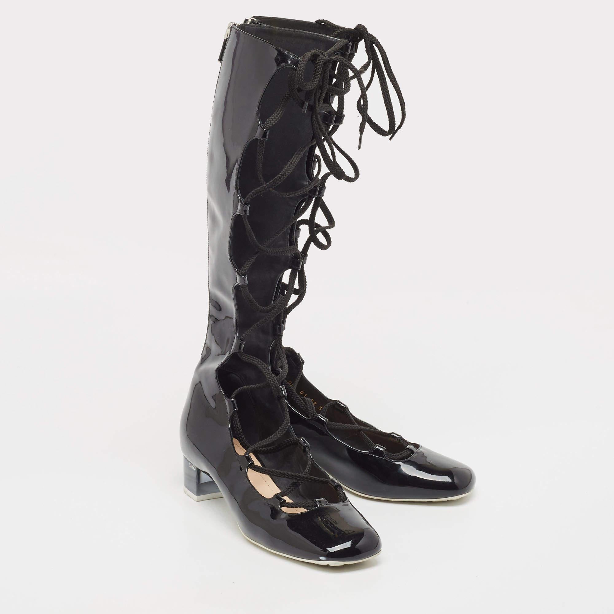 Dior Schwarze Diorarty-Stiefel aus Lackleder mit Schnürung Größe 38 im Zustand „Gut“ im Angebot in Dubai, Al Qouz 2