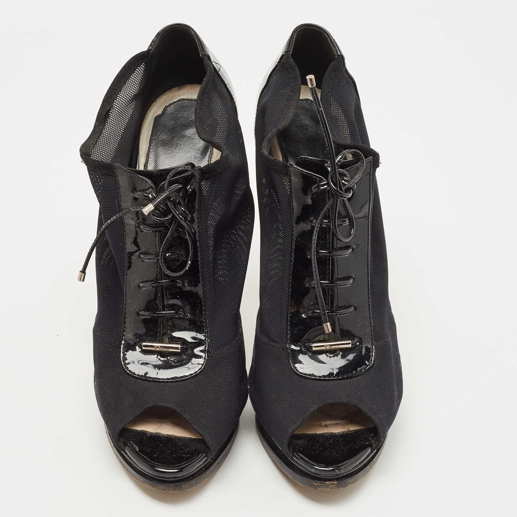 Dior Black Patent Leather and Mesh Peep Toe Lace Up Ankle Booties Size 38.5 In Fair Condition For Sale In Dubai, Al Qouz 2