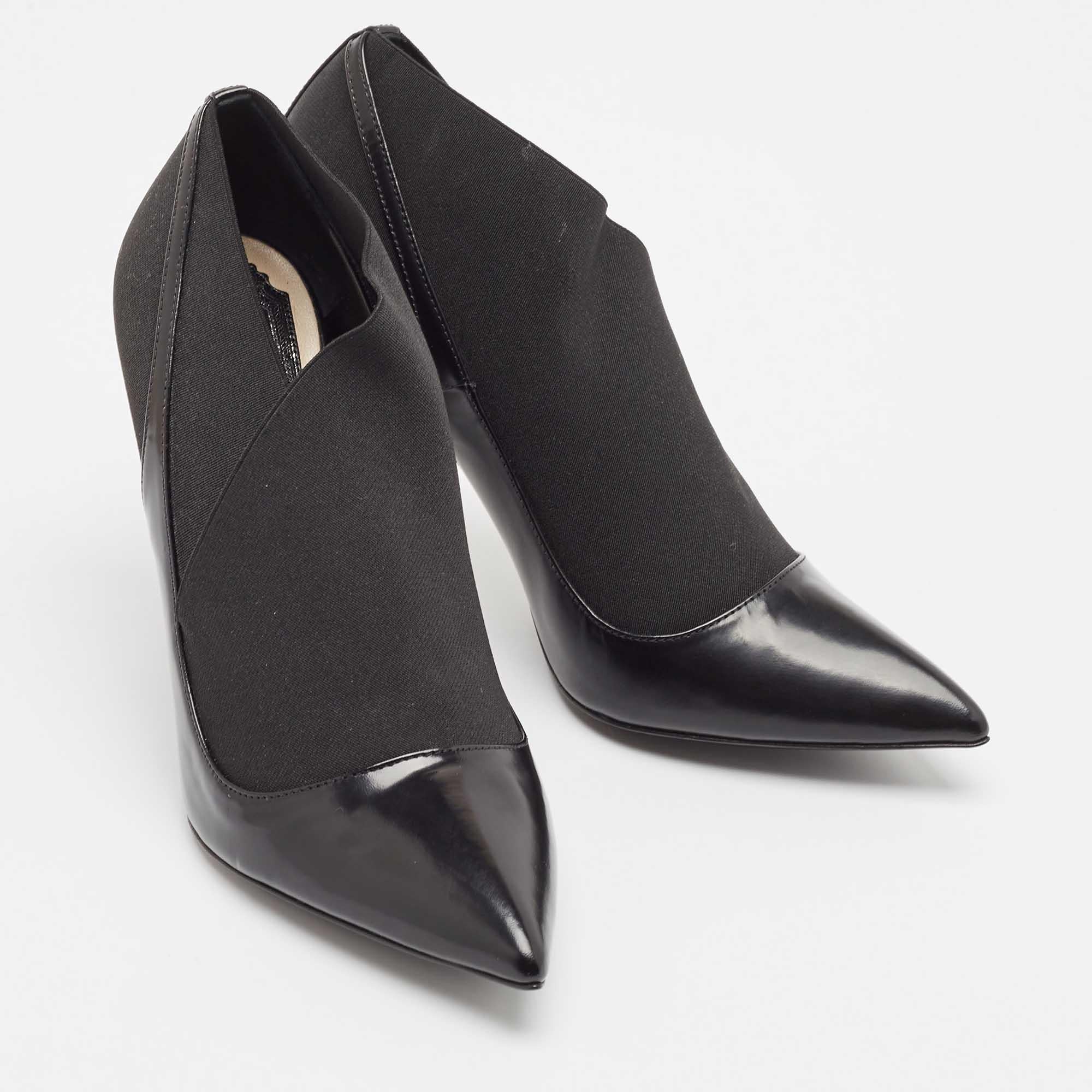 Dior Botines de charol negro y tejido elástico Talla 39 en Nuevo estado para la venta en Dubai, Al Qouz 2