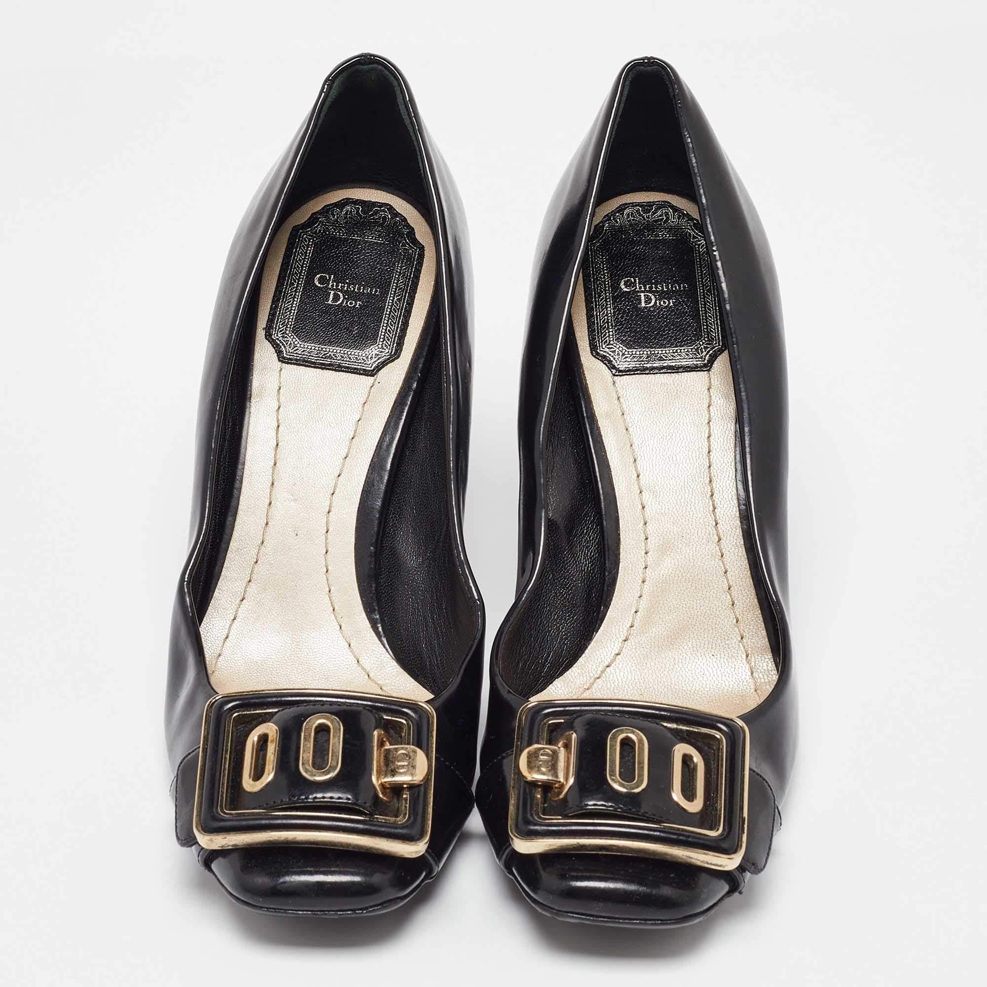Dior Black Patent Leather Buckle Detail Pumps Size 36 In Fair Condition For Sale In Dubai, Al Qouz 2