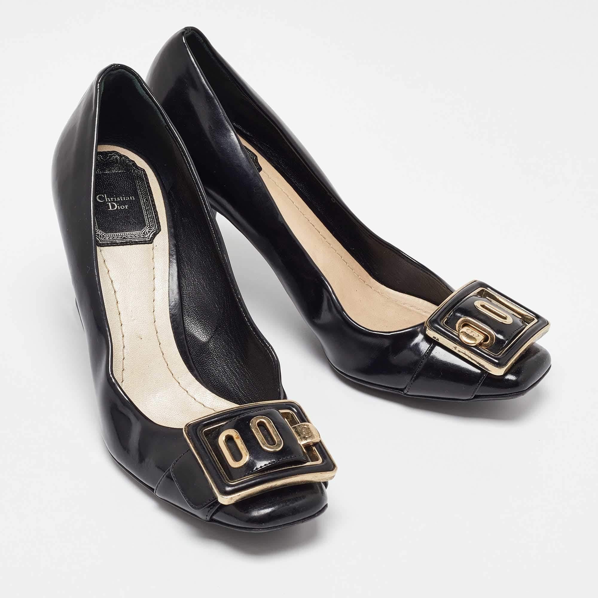 Women's Dior Black Patent Leather Buckle Detail Pumps Size 36 For Sale