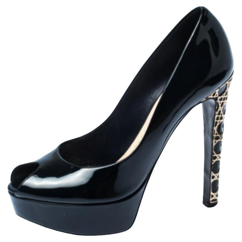 Dior Schwarz Lackleder Cannage Absatz Peep Toe Pumps Größe 36 im Angebot