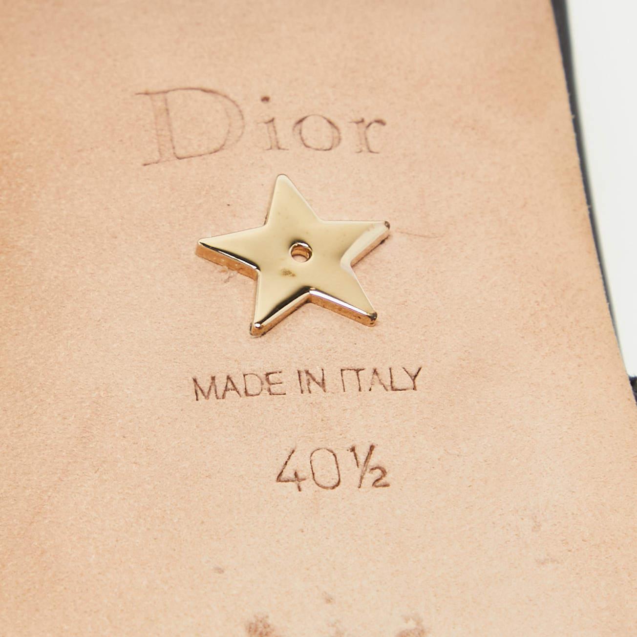 Dior Schwarze flache J'adior-Sandalen aus Lackleder mit Slingback-Rücken Größe 40,5 im Angebot 3