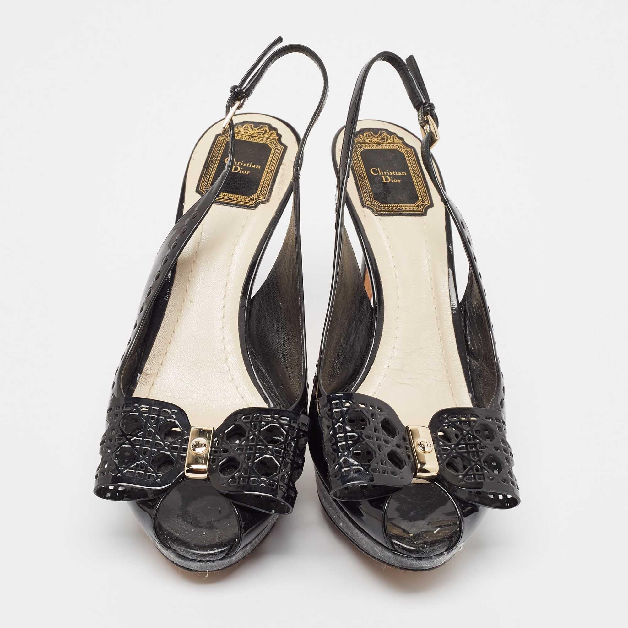 Dior Black Patent Leather Peep Toe Slingback  Pumps Size 39.5 In Good Condition In Dubai, Al Qouz 2