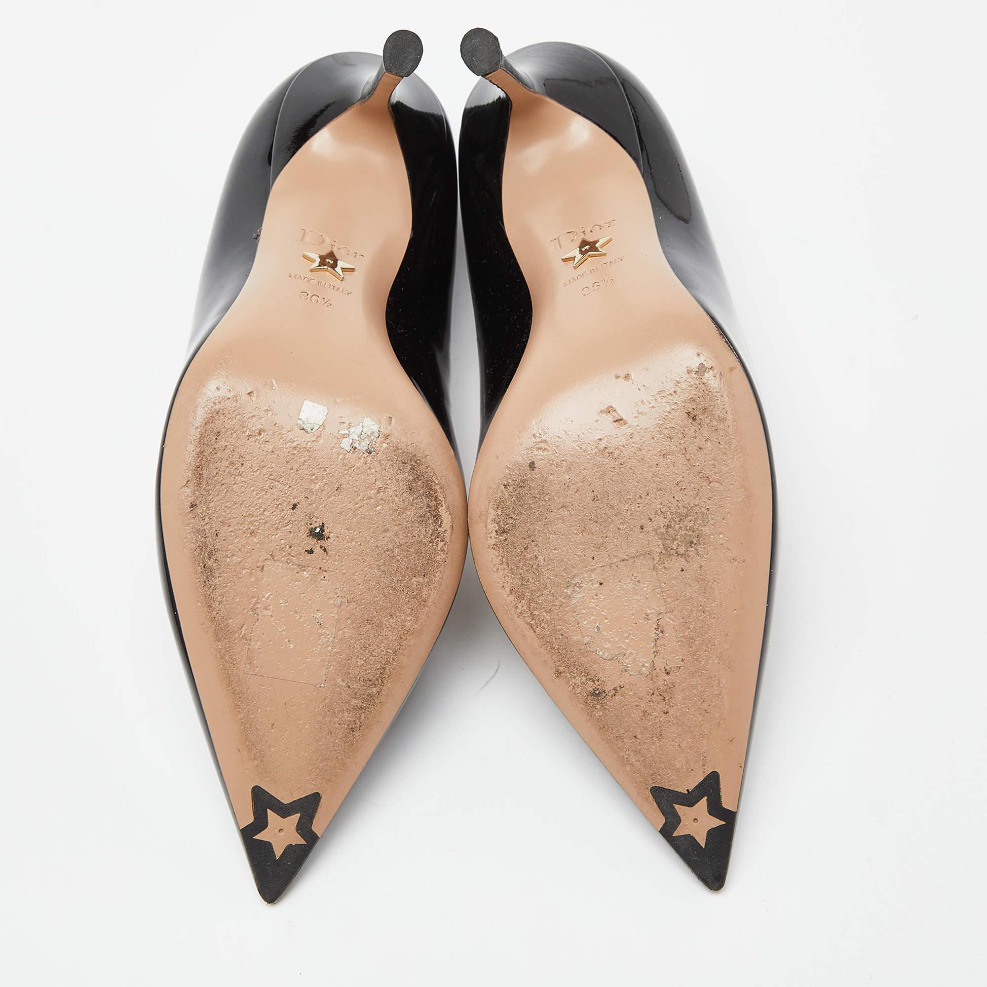 Dior Schwarze Lackleder-Pumps mit spitzer Zehe Größe 36,5 im Angebot 3
