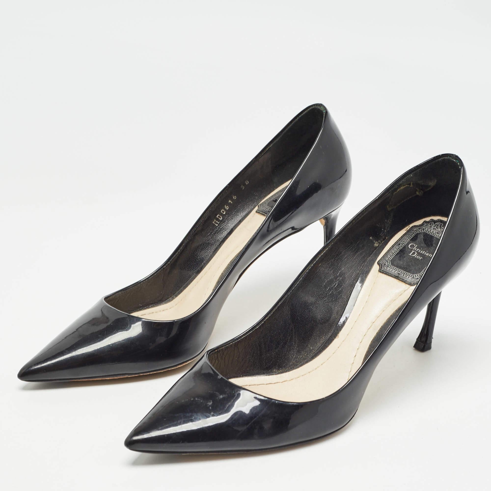 Exhibit an elegant style with this pair of pumps. These elegant shoes are crafted from quality materials. They are set on durable soles and sleek heels.