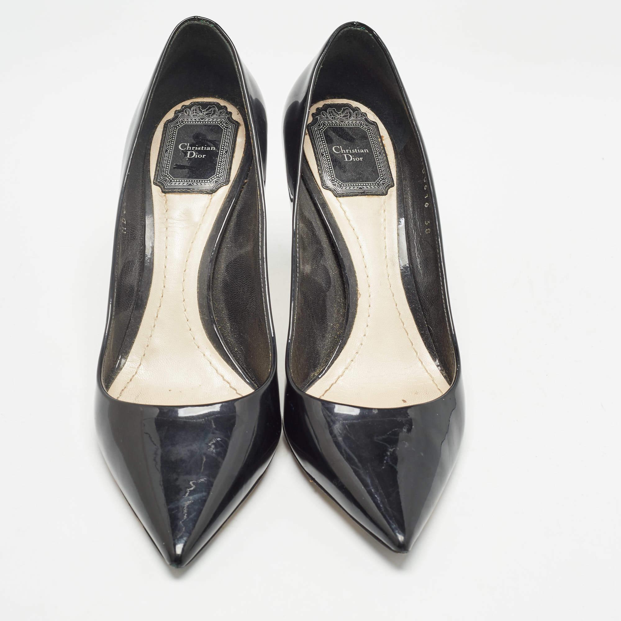 Dior Black Patent Leather Pointed Toe Pumps Size 38 In Fair Condition For Sale In Dubai, Al Qouz 2