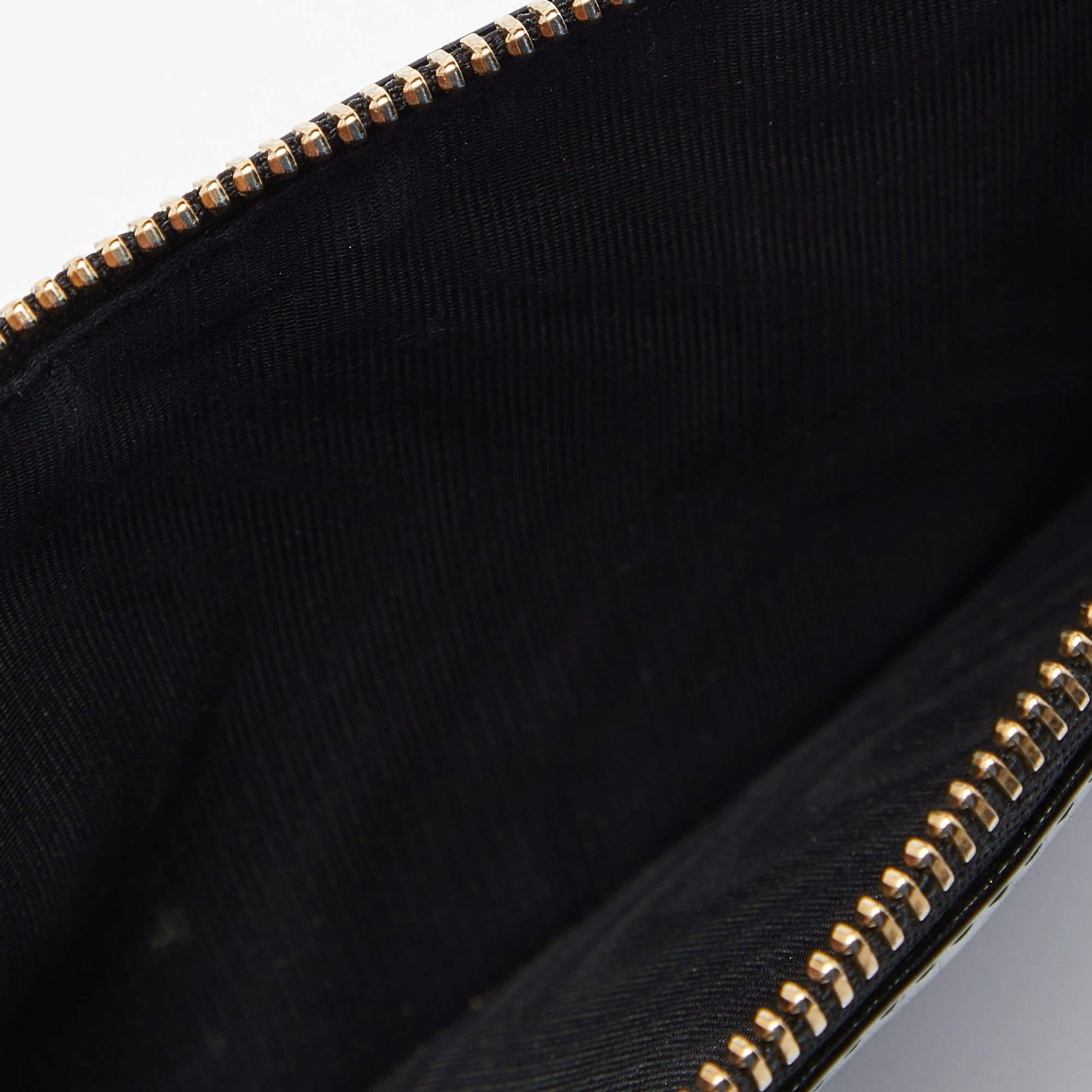 Keep your essentials effortlessly in this sturdy pouch. It features an elegant design and a roomy interior. This accessory will come in handy while traveling.