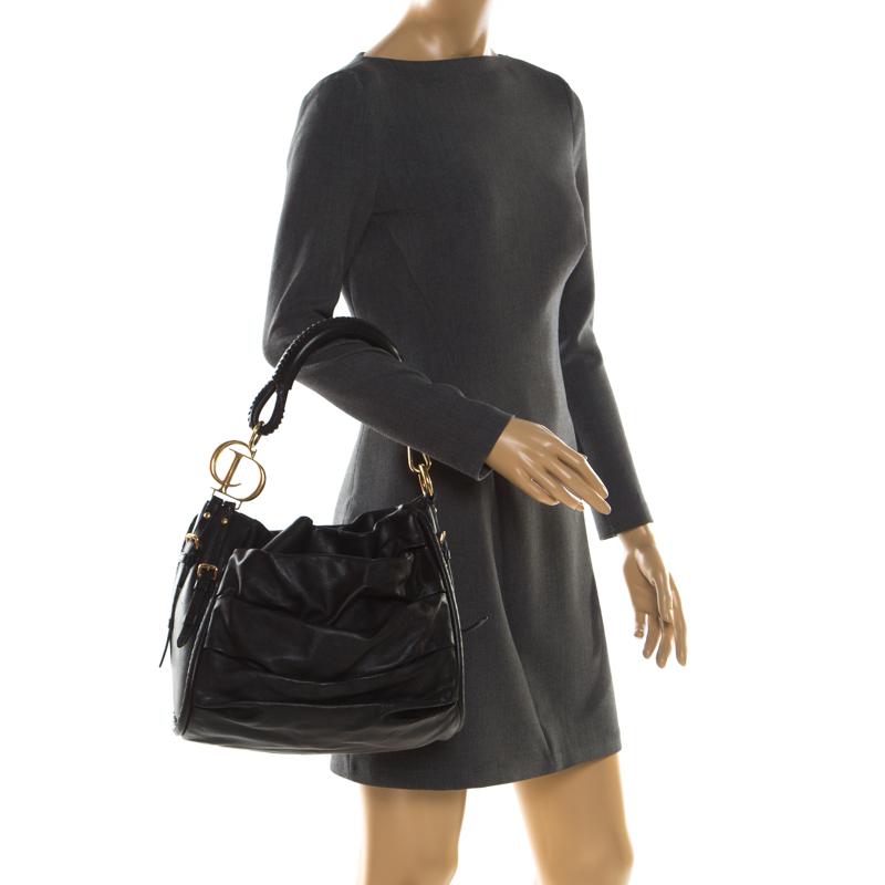 Dior introduces a stylish piece of accessory for the urbane woman. Expertly crafted from leather, this Libertine hobo exhibits an exquisite design. Lined from leather, it features a spacious interior that will hold your essentials safely. This