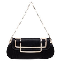 Dior Schwarze plissierte Satinrahmen-Clutch mit Kette