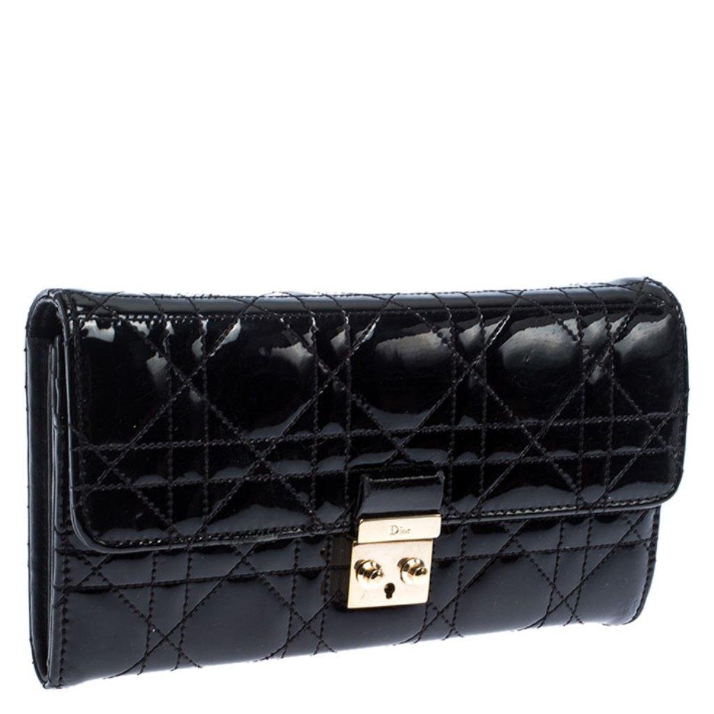 Dior Black Quilted Cannage Patent Leather New Lock Wallet In Good Condition In Dubai, Al Qouz 2