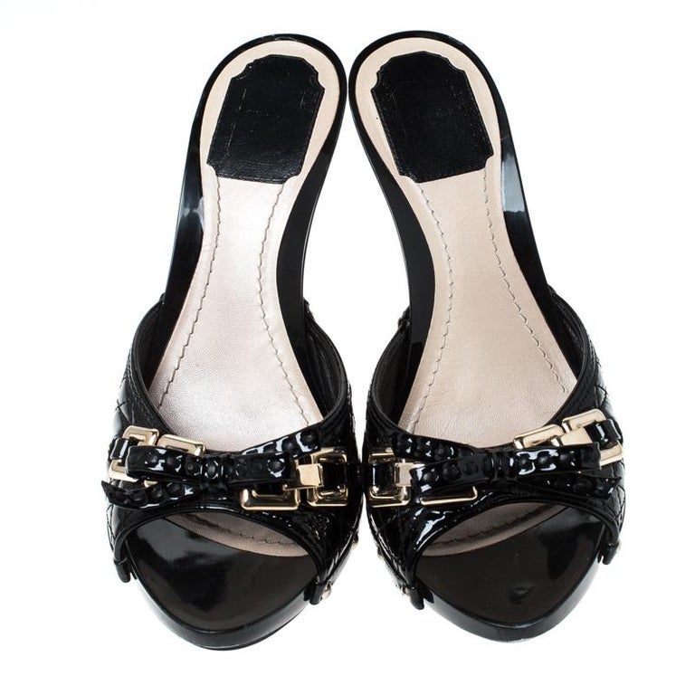 Dior Black Quilted Patent Leather Bow Chain Detail Open Toe Sandals ...