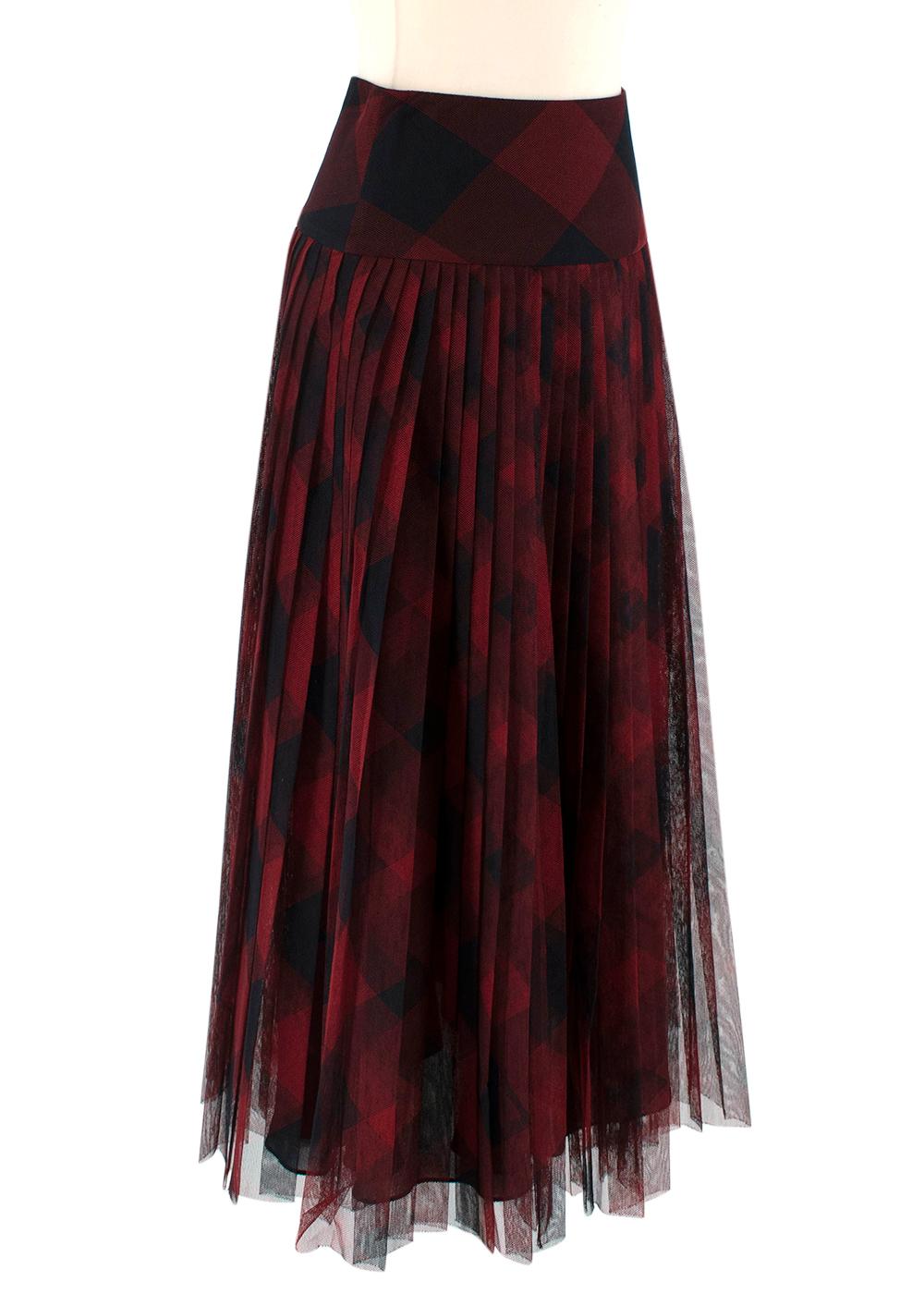 Dior Black & Red Tulle Signature Midi Skirt

The red and black midi skirt is cut in tulle, a signature material of the House. 

- Fitted Waist 
- Pleated Skirt
- Concealed side Zip closure 
- Mid-length
- Fully lined 


Materials 
53% Polyester
47%