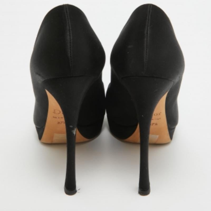Dior Negro Satén Cristal Embellished Peep Toe Pumps Size 37.5 en venta 1