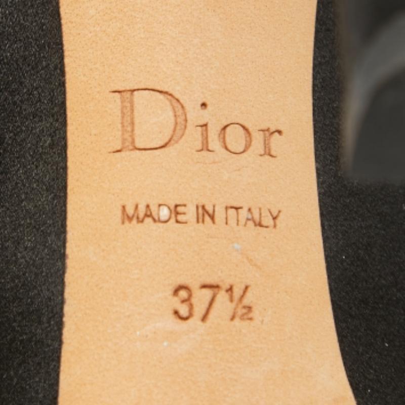 Dior Negro Satén Cristal Embellished Peep Toe Pumps Size 37.5 en venta 4
