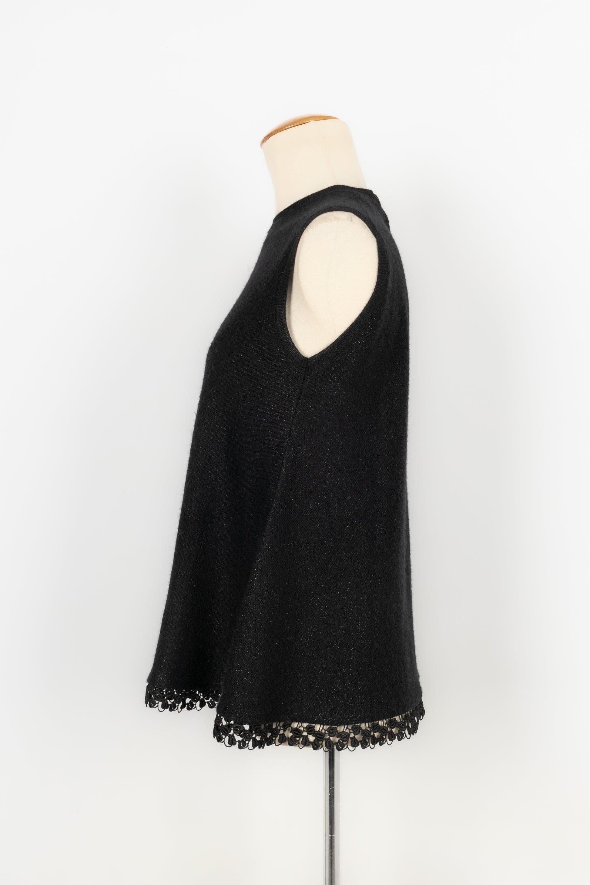 Dior - (Made in Italy) Black silk and cashmere sequinned top. Size 40FR. Spring-summer 2003 Ready-to-Wear Collection under the direction of John Galliano.

Additional information:
Condition: Very good condition
Dimensions: Chest: 45 cm
Length: 60