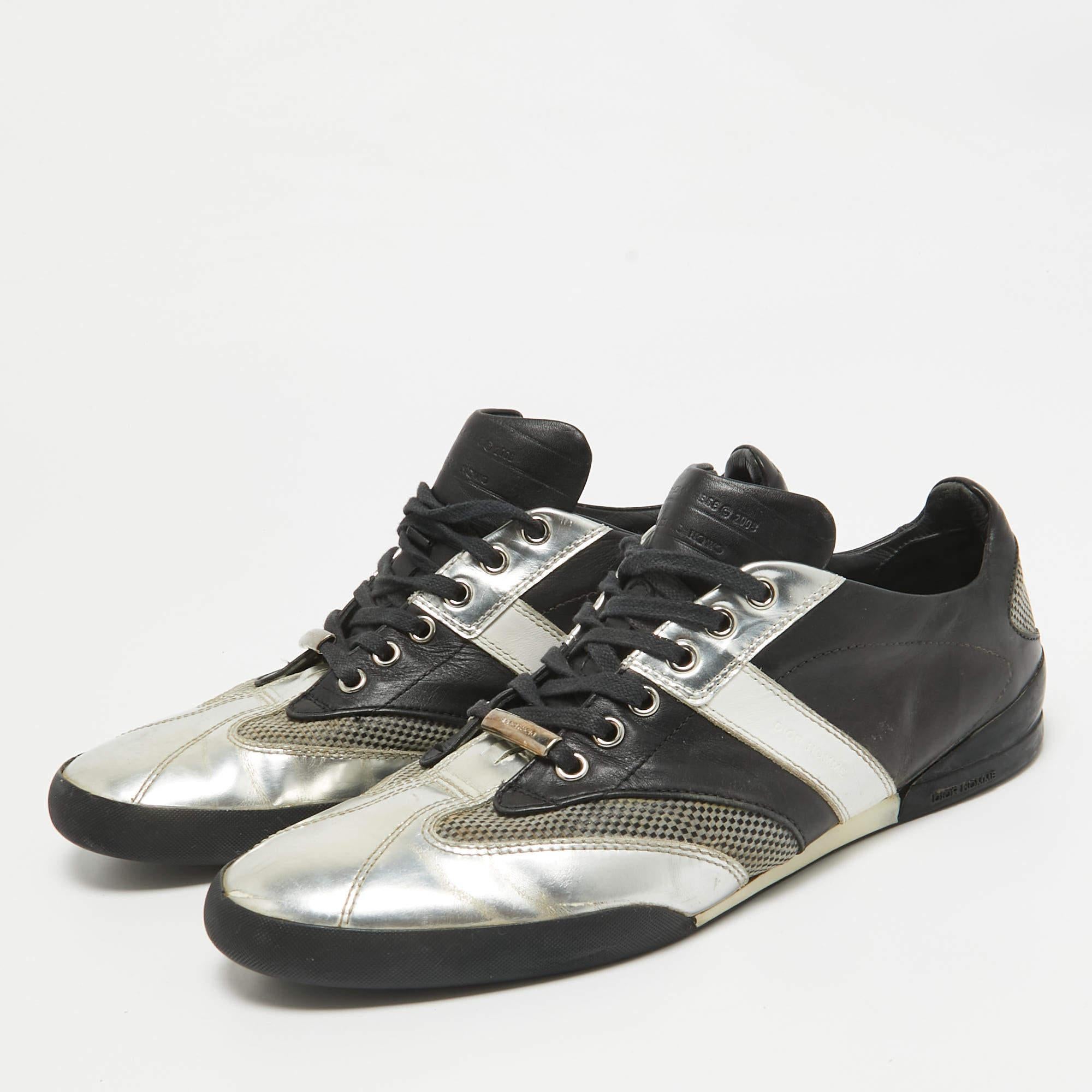 Una silhouette classica  queste scarpe da ginnastica di marca sono una combinazione perfetta di lusso  comfort  e stile. Queste sneakers sono rifinite con dettagli firmati e comode solette.