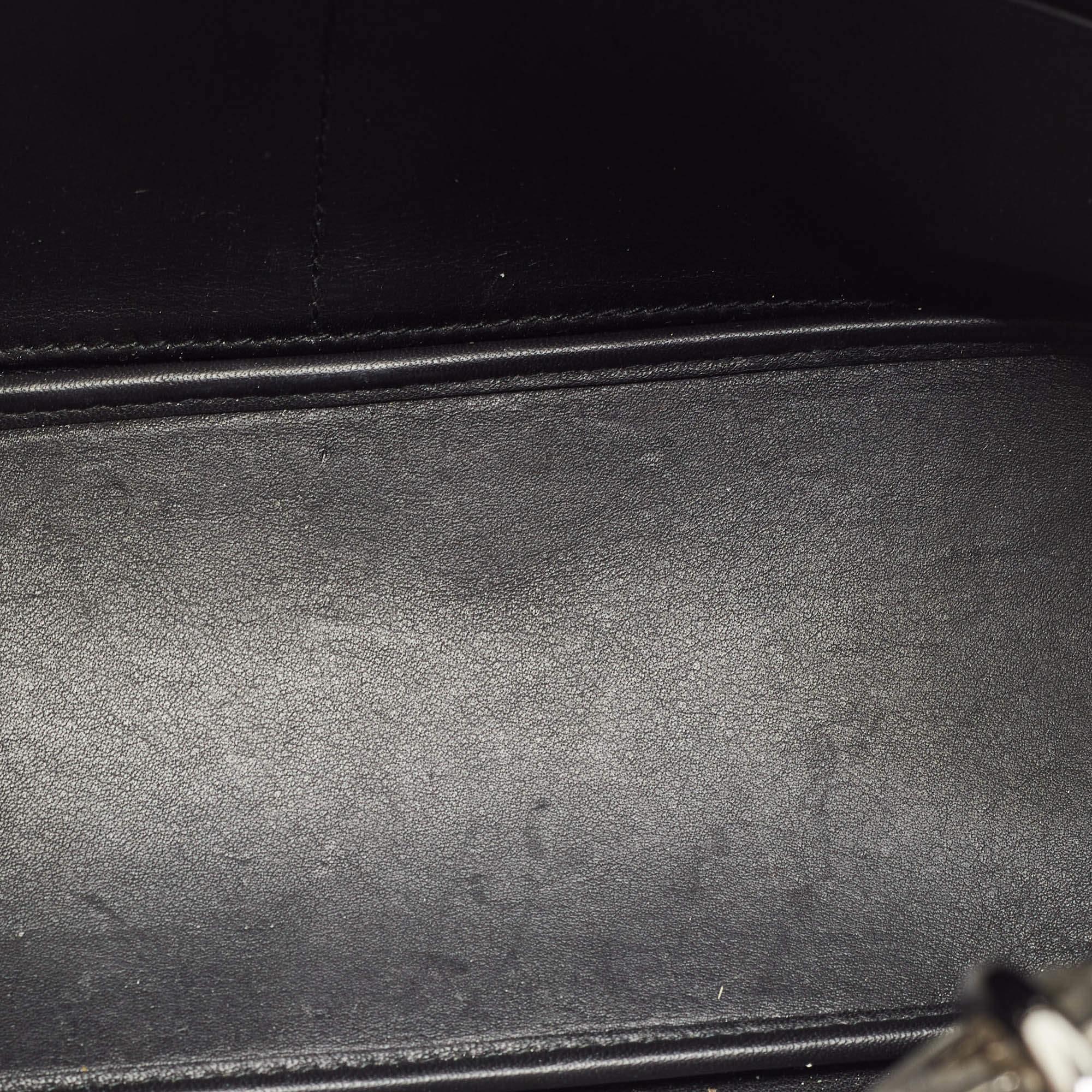 Bolso Dior negro/plata de tweed y piel con pequeño parche Diorissimo en venta 4