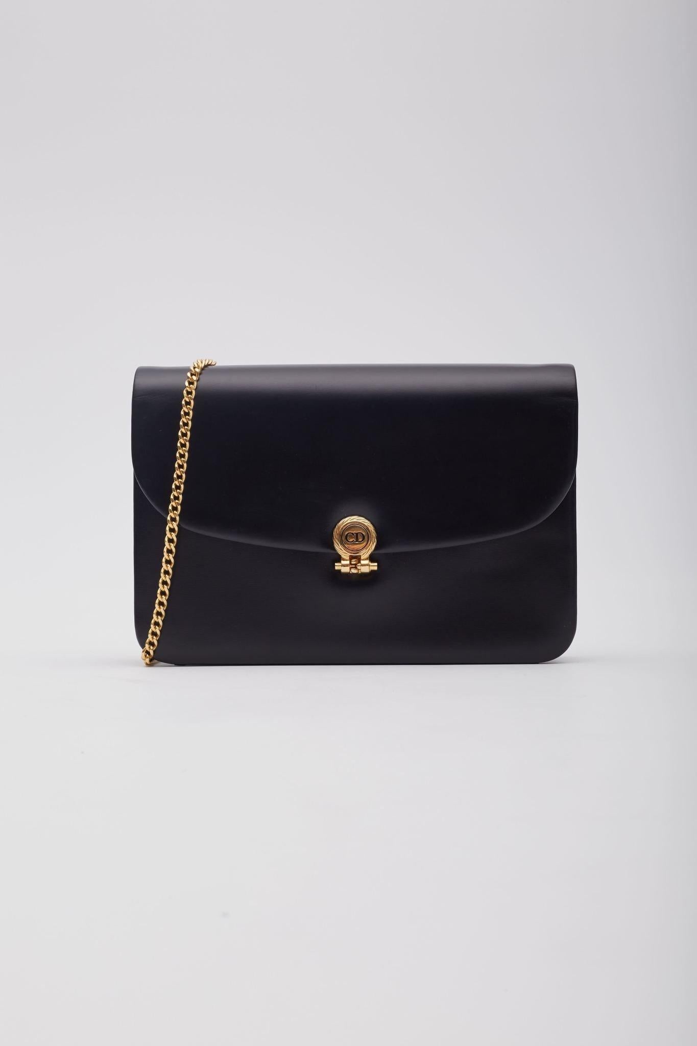 Dior Black Smooth Leather Chain Flap Shoulder Bag In Good Condition For Sale In Montreal, Quebec