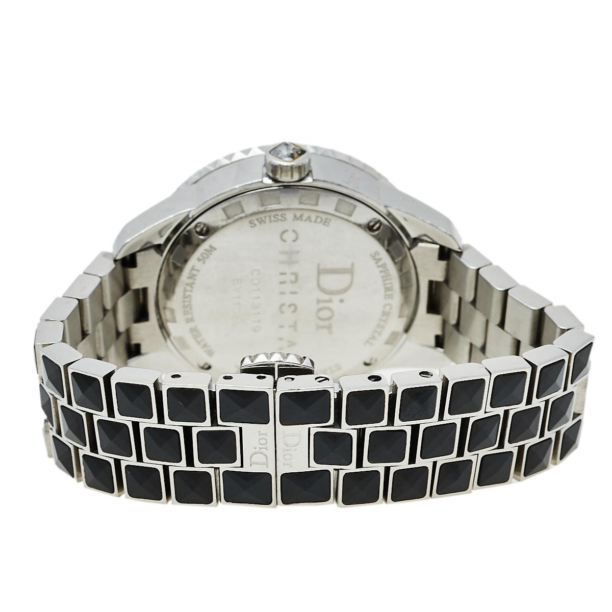 Watches from Dior know how to steal the spotlight and adorn your wrist with utmost sophistication and style! This Christal CD113119 timepiece exhibits a stainless steel case that has a diameter of 33 mm and an eye-catching bezel that is adorned with