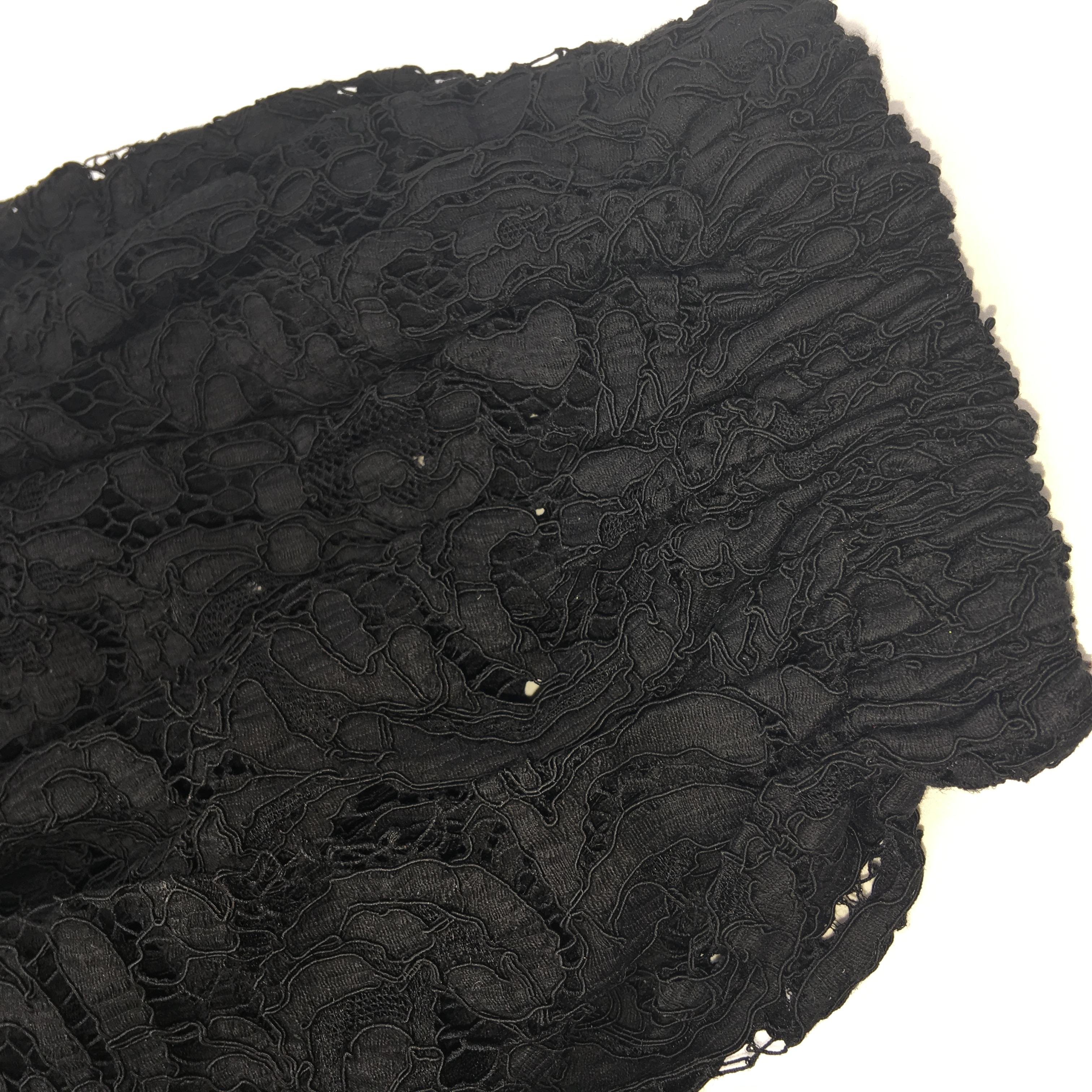 Dior Handschuh aus schwarzem Wildleder und Spitze mit geblümtem Ellbogen  im Zustand „Gut“ im Angebot in Los Angeles, CA