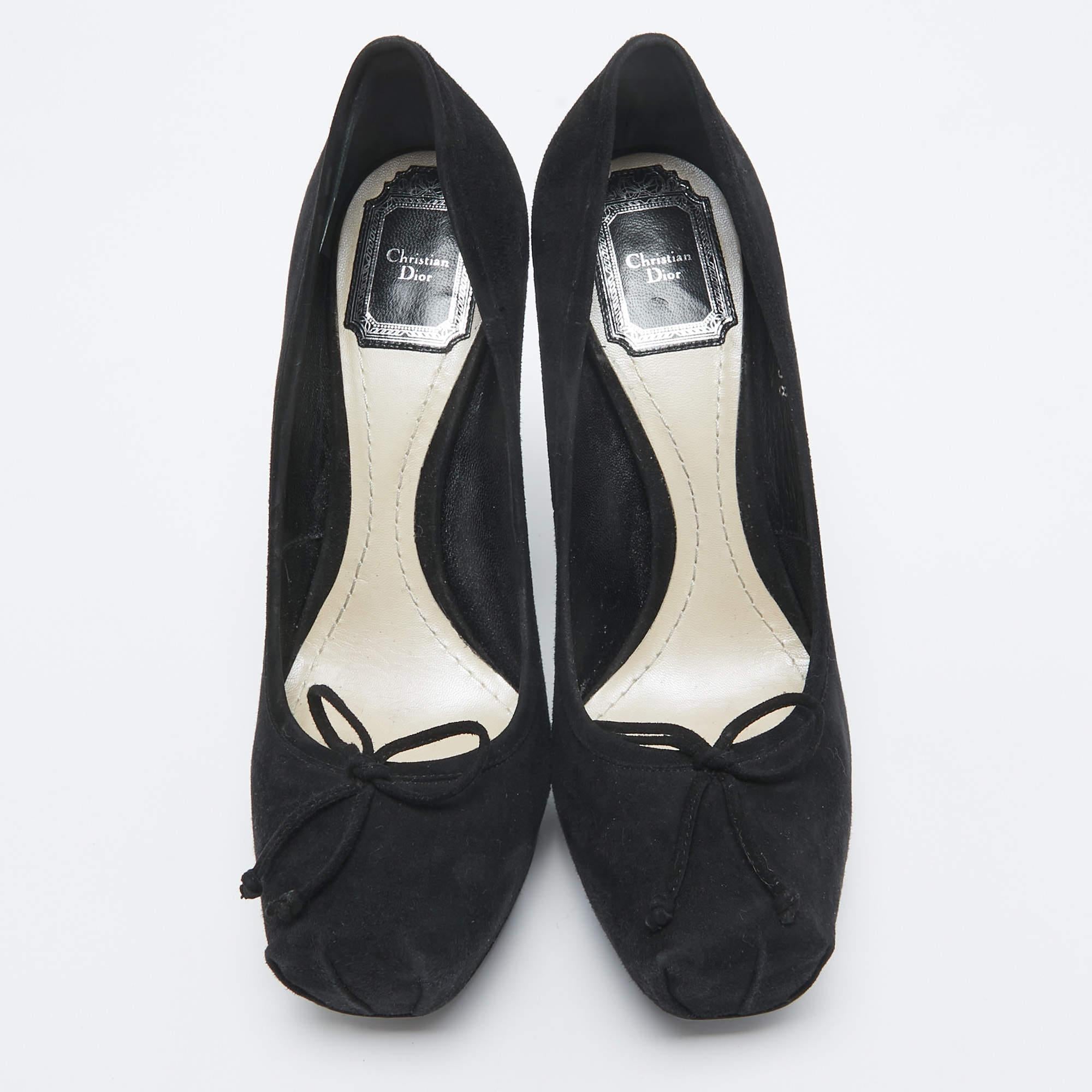 Dior Black Suede Bow Platform Pumps Size 38 In Good Condition For Sale In Dubai, Al Qouz 2