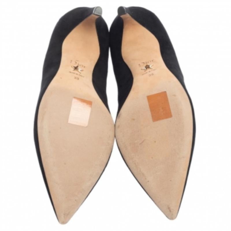 Gift your feet these elegant pumps by Dior today. Crafted using black suede, the pointed-toe pumps are a blend of quality and appeal. They feature pointed toes, heart detailing in gold-tone studs on the counters, leather-lined insoles, and 9 cm