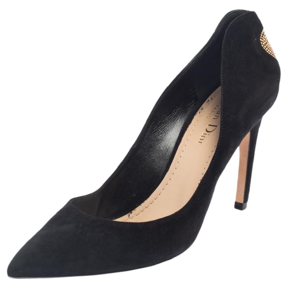 Gift your feet these elegant pumps by Dior today. Crafted using black suede, the pointed-toe pumps are a blend of quality and appeal. They feature pointed toes, heart detailing in gold-tone studs on the counters, leather-lined insoles, and 9 cm