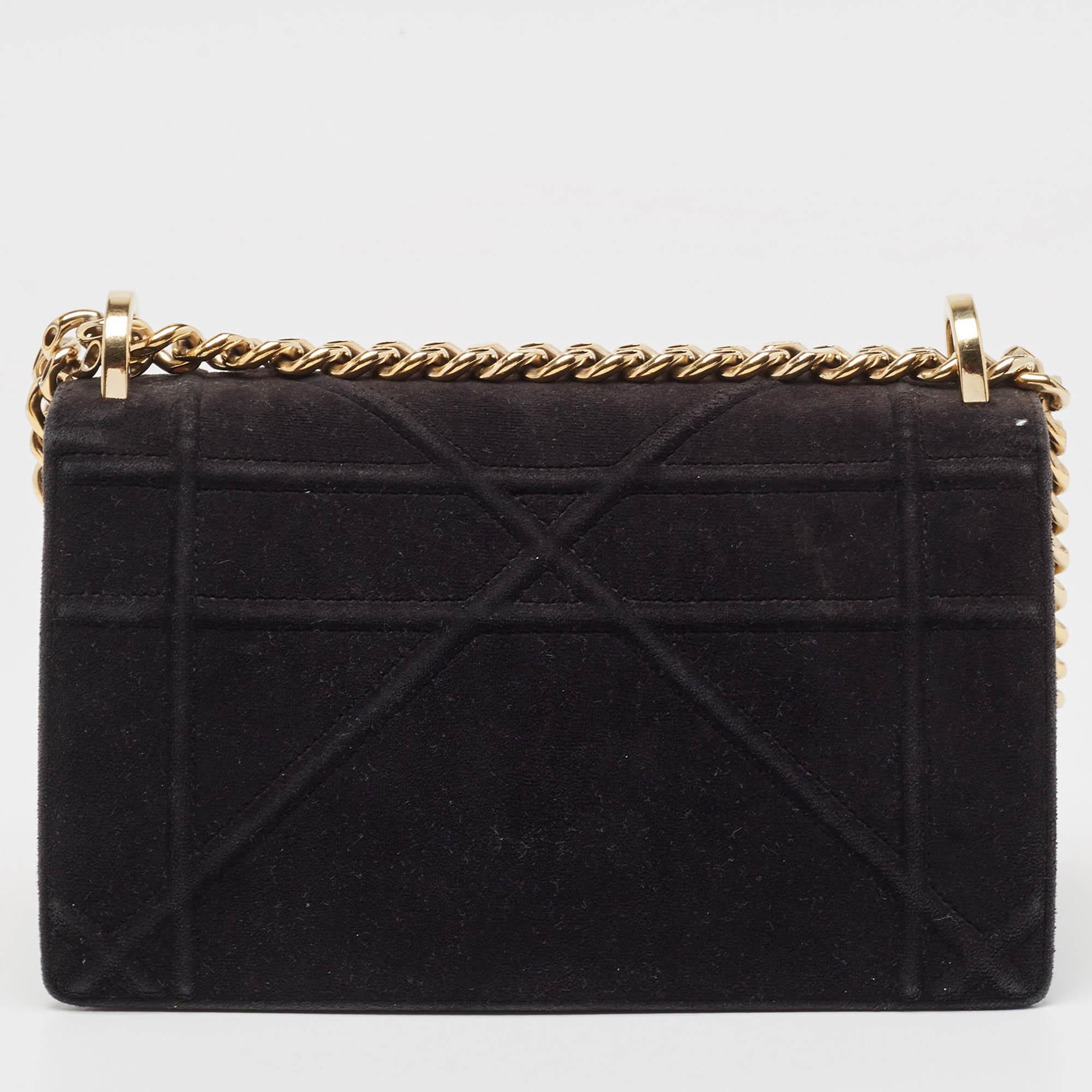 Dior Borsa a tracolla piccola Diorama Crystals in pelle scamosciata nera In condizioni buone in vendita a Dubai, Al Qouz 2