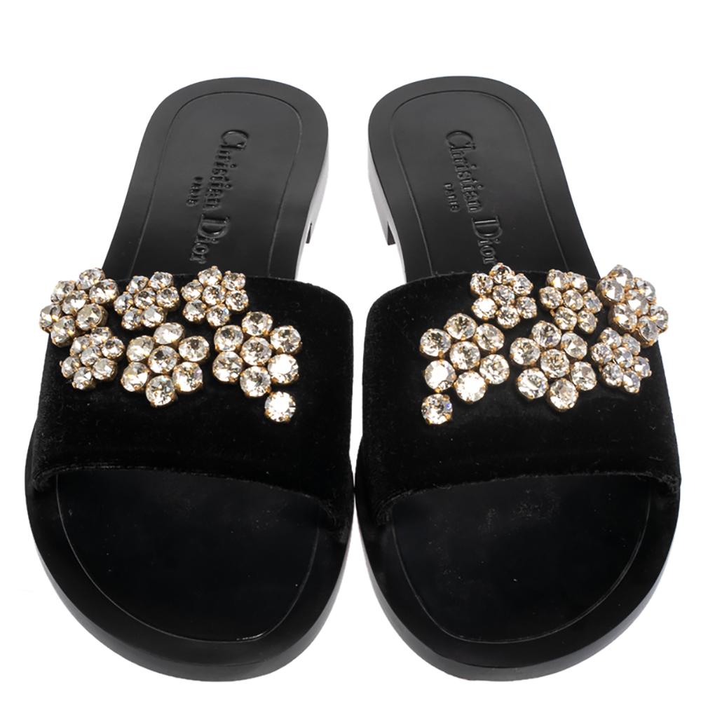 Beautifully studded and intricate, these Dior sandals are great for anyone who loves a little bit of sparkle and shine. The gold-toned embellishment adorned over the black velvet upper gives it a very lush look. These Dior sandals can enhance any