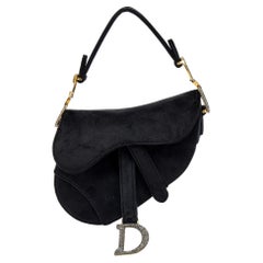 Dior Mini-Satteltasche aus schwarzem Samt mit Kristallverzierung