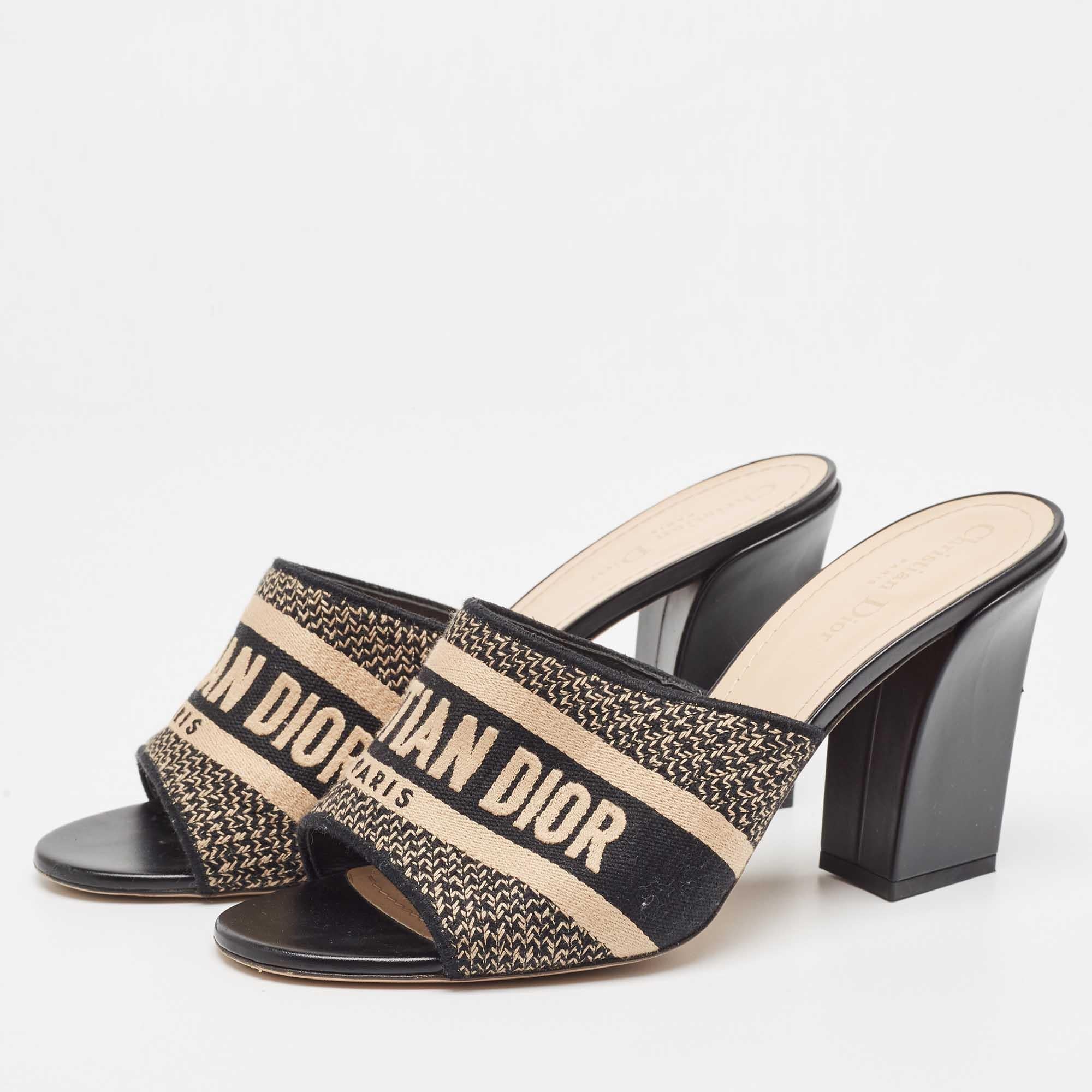 Wonderfully crafted shoes added with notable elements to fit well and pair perfectly with all your plans. Make these Dior slide heels yours today!

