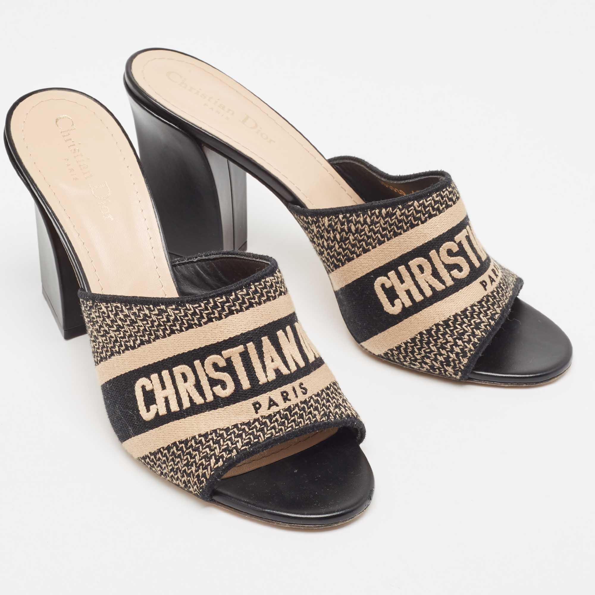 Dior Black/White Canvas Dway Slides Size 42 In Good Condition In Dubai, Al Qouz 2