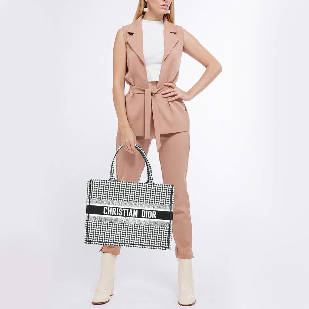 This alluring tote bag for women has been designed to assist you on any day. Convenient to carry and fashionably designed  the tote is cut with skill and sewn into a great shape. It is well equipped to be a reliable accessory.