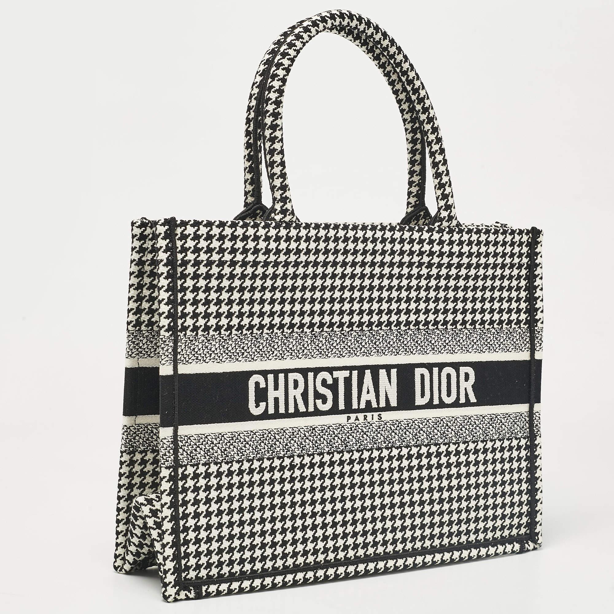 Dior Black/White Canvas Medium Houndstooth Book Tote In New Condition For Sale In Dubai, Al Qouz 2