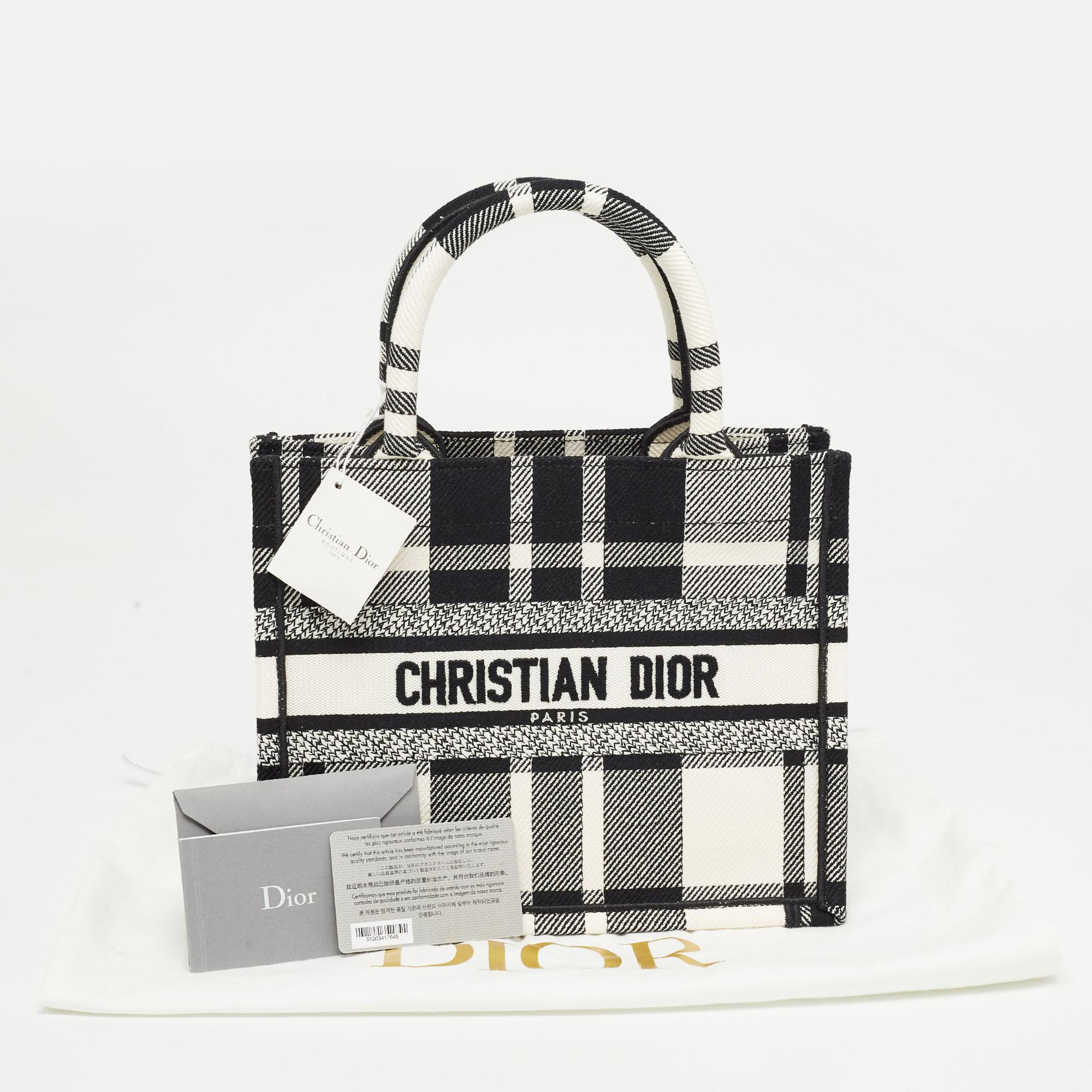 Dior Schwarz/Weiß Check'N'Dior Canvas Kleine Buchtasche im Angebot 8