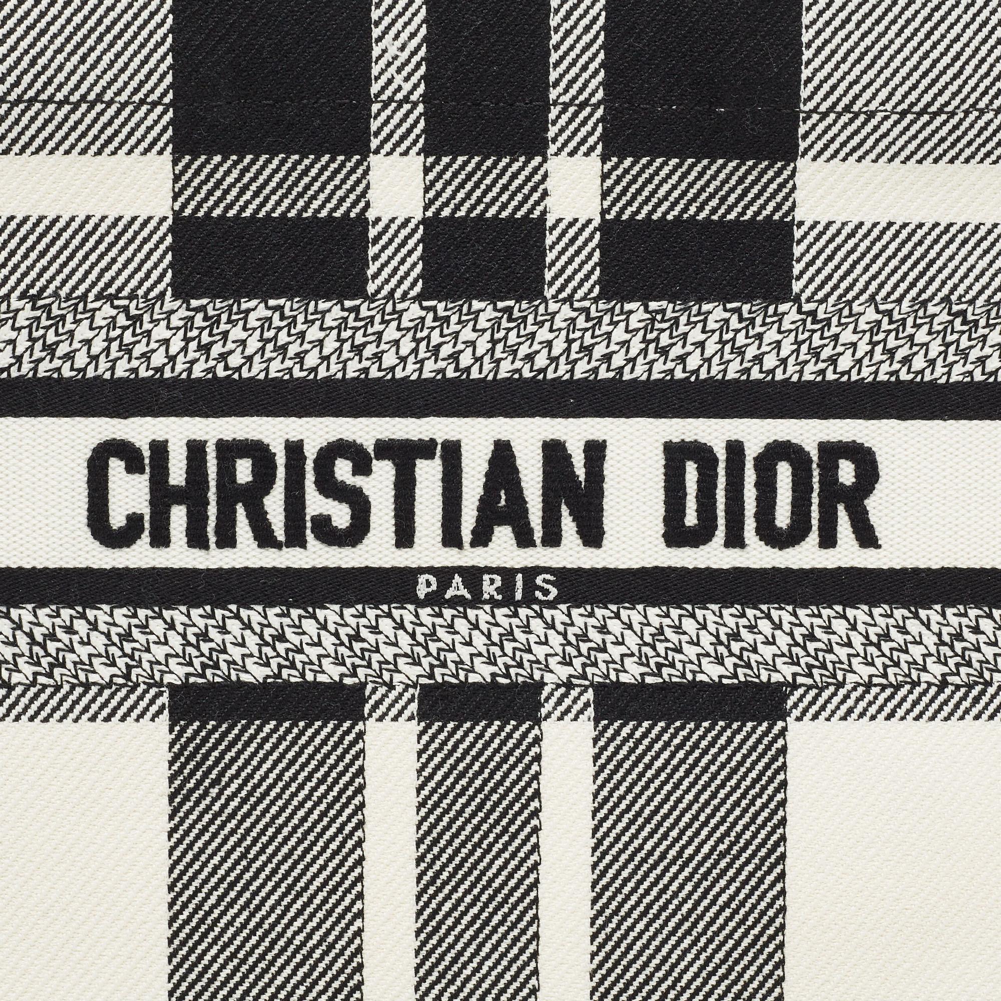 Dior Schwarz/Weiß Check'N'Dior Canvas Kleine Buchtasche im Angebot 4